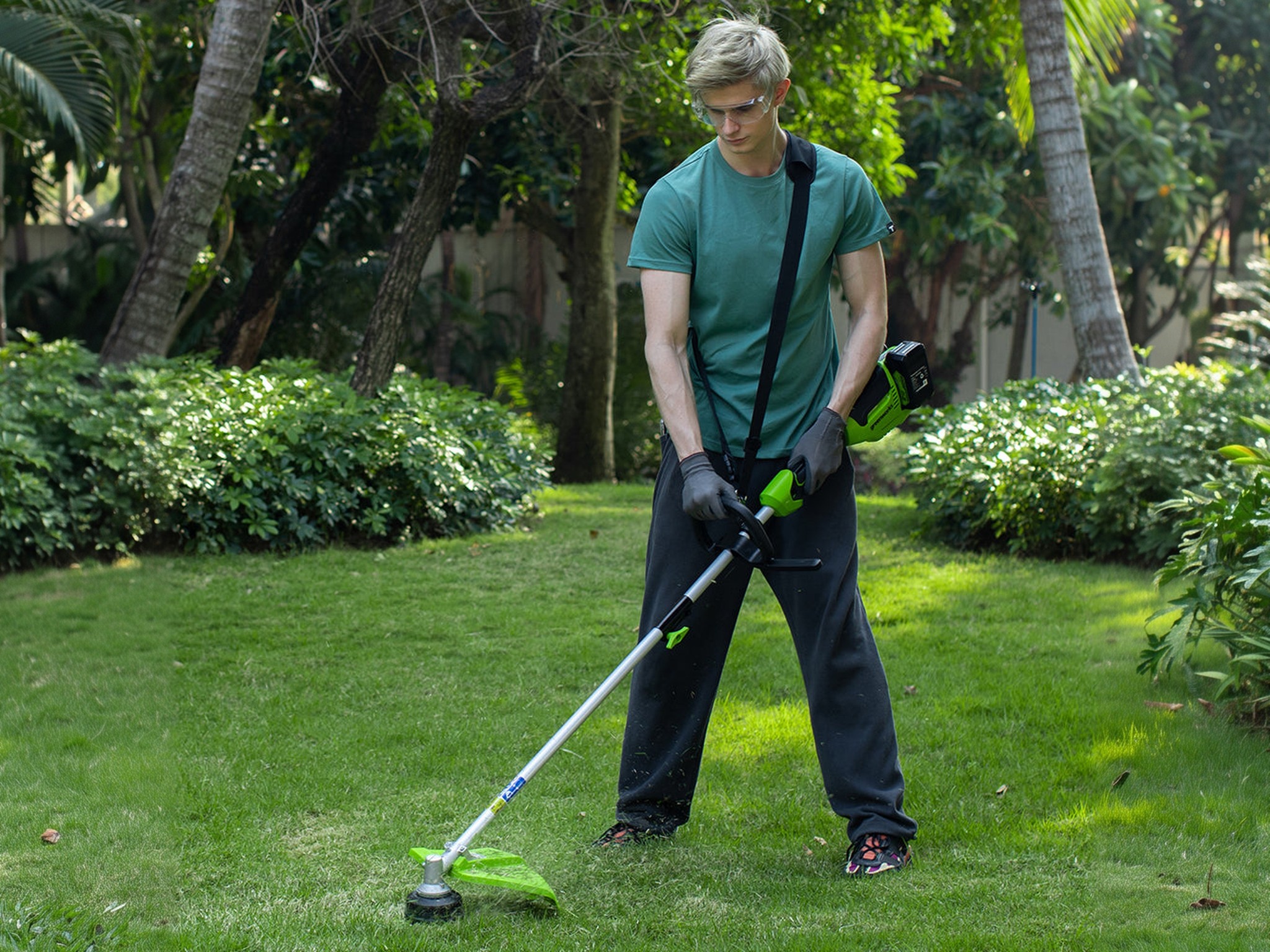 Greenworks 24Vx2 Cordless Brushcutter 400mm Brushless Skin — image 2